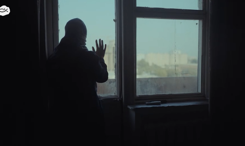 Adolescentes cristãs, especialmente as mais pobres, são as principais vítimas desse tipo de crime. (Foto: Ilustração/YouTube/Portas Abertas)