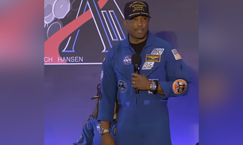 Victor Glover em primeira coletiva após o retorno da missão Artemis II. (Captura de tela/Instagram/Fox News)