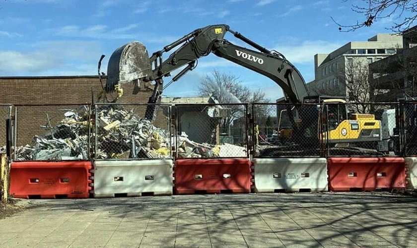 A clínica EMW Women's Surgical Center foi demolida. (Foto: Facebook).