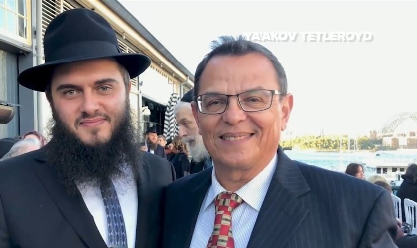 Ya'akov Tetleroyd e seu pai Borris. (Foto: Reprodução/CBN News).