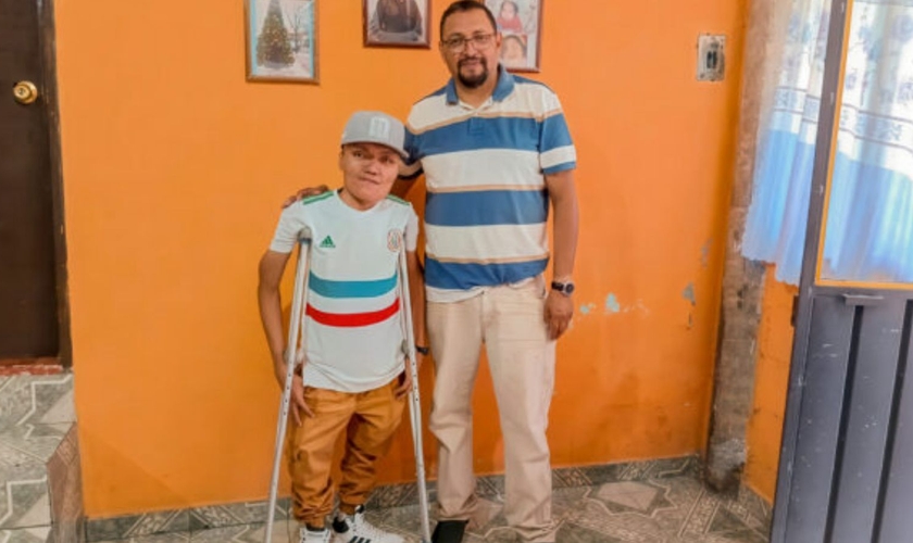 Pedro e o Pastor Jacob. (Foto: Reprodução/IMB)
