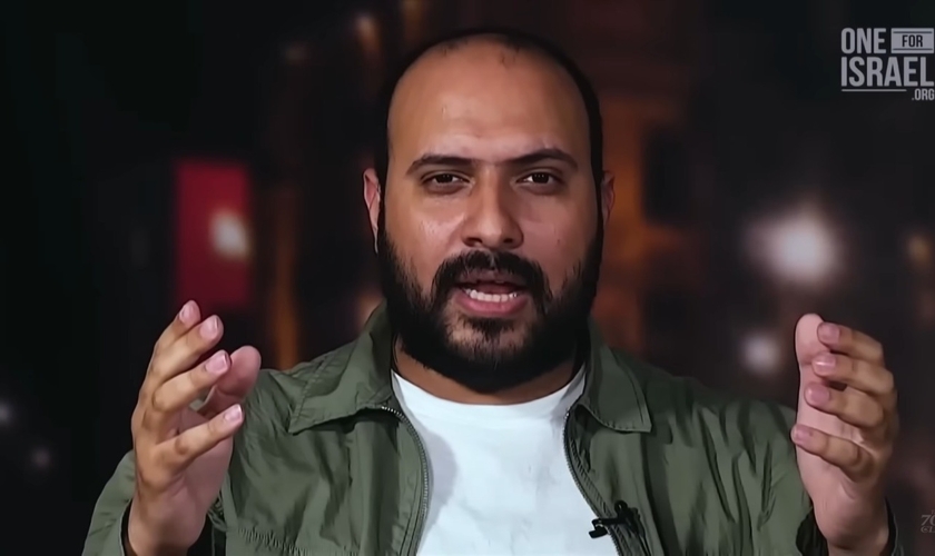 Kareem deixou o Islã e se converteu a Cristo. (Foto: Reprodução/YouTube/The 700 Club).