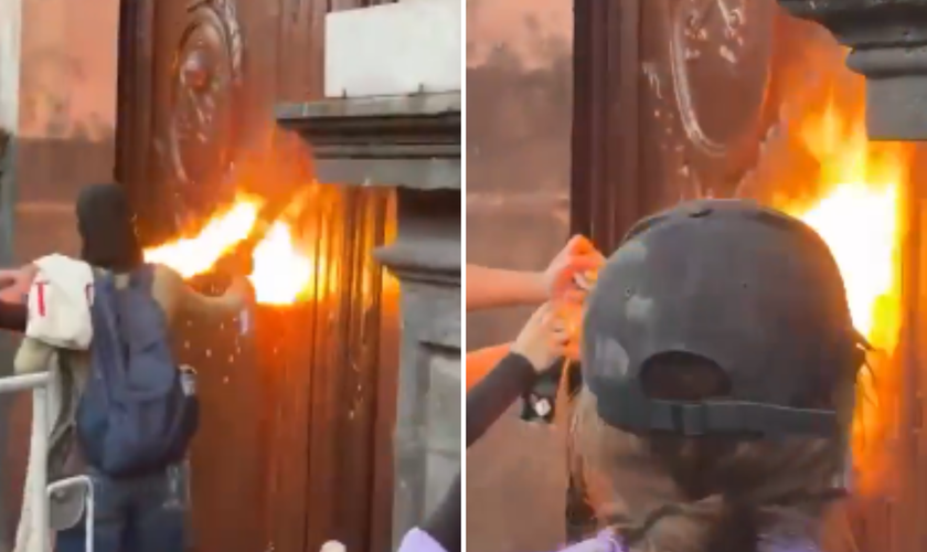 Vândalos tentam atear fogo à porta de igreja em Querétaro. (Captura de tela/Instagram/eltoro.tv)