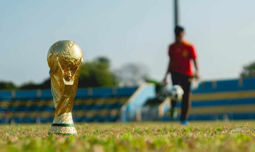 A missão Portas Abertas convocou os cristãos a orar pelas nações perseguidas durante a Copa do Mundo. (Foto: Unsplash/Fauzan Saari)