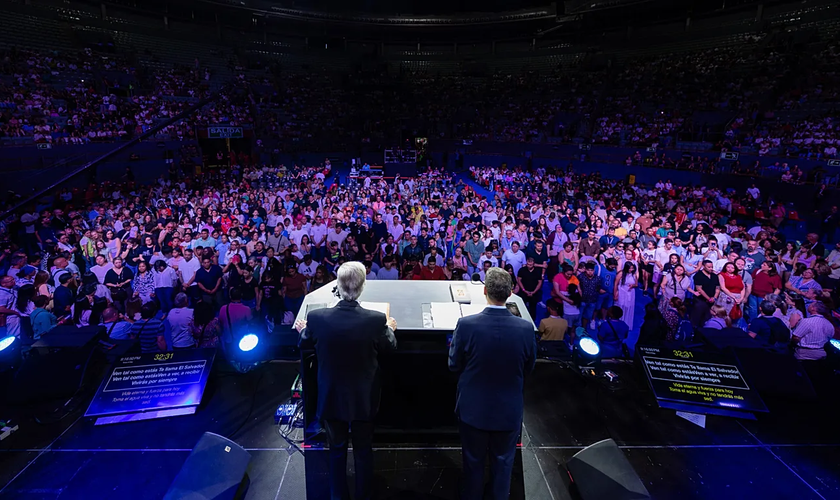 Milhares de pessoas participaram do Festival Esperança, em Madri, liderado pelo evangelista Franklin Graham. (Foto: Franklin_Graham/X)