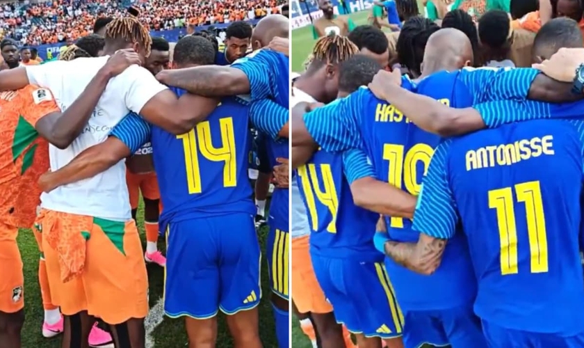 Os jogadores das seleções demonstraram sua fé orando juntos. (Foto: Reprodução/X/Actu Foot).