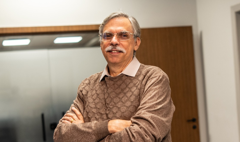 Eguinaldo Hélio é pastor, professor de teologia, jornalista, apologista e autor de mais de 15 livros. (Foto: Arquivo pessoal)