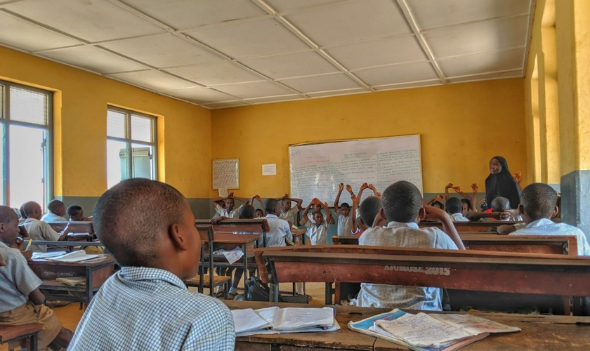 Os ataques às escolas em vários estados do norte estão afetando o acesso à educação. (Foto: Ilustração/Unsplash/Eniafe)