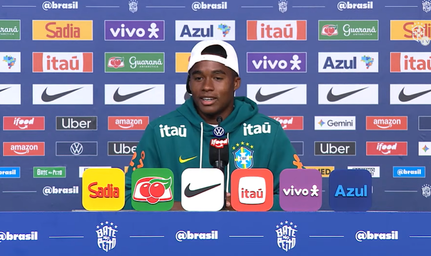 Endrick durante a coletiva de imprensa. (Foto: Reprodução/YouTube/Confederação Brasileira de Futebol)