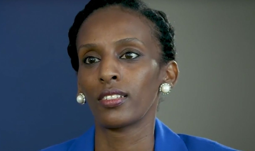 Meriam Ibrahim, do Sudão, durante entrevista ao World Watch Monitor. (Captura de tela/YouTube/World Watch Monitor)