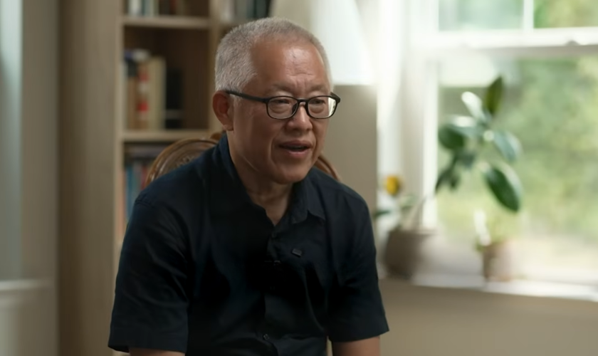 Pastor Ezra Jin concede sua primeira entrevista após ser libertado da prisão na China. (Captura de tela/YouTube/Sky News)