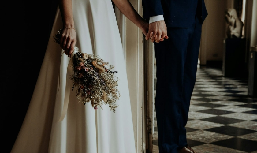Há 25 anos, o casal vive o relacionamento em segredo. (Foto: Ilustração/Unsplash/Sinitta Leunen)