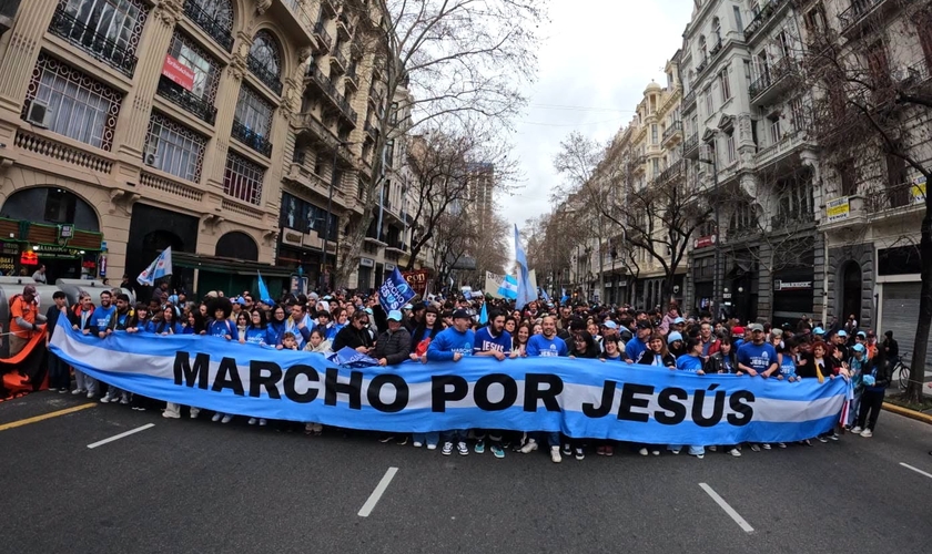 Multidão participa da Marcha para Jesus nas ruas de Buenos Aires, na Argentina. (Foto: ACIERA/Marcho x Jesús)