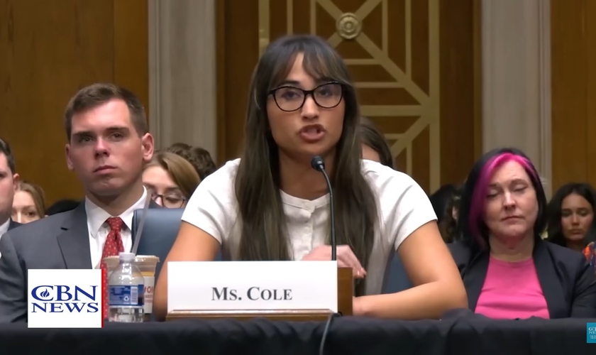 Chloe Cole. (Foto: Reprodução/YouTube/CBN News).