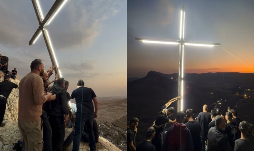 Os moradores da cidade milenar Maaloula ergueram uma grande cruz iluminada. (Foto: Reprodução/Instagram/merianwakin).