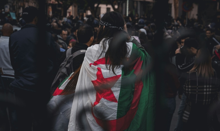 Cristãos enfrentam restrições para realizar cultos na Argélia. (Foto: Ilustração/Unsplash/Daoud Abismail)