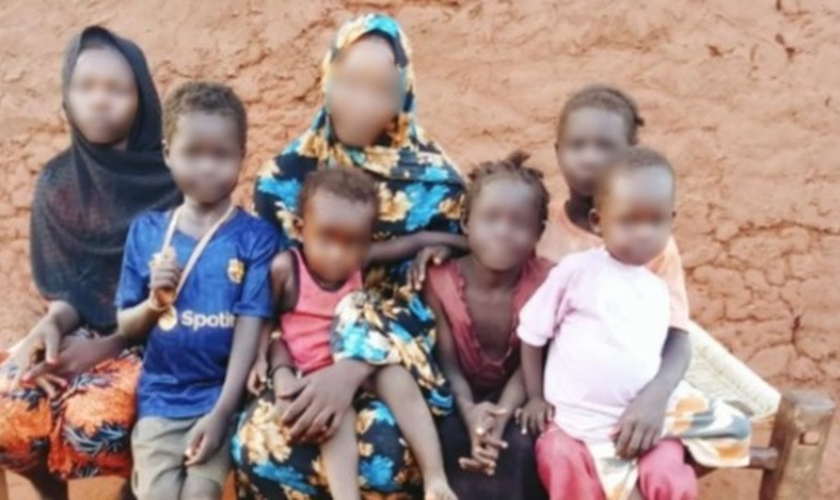  Lulu e os filhos fugiram para manter sua segurança. (Foto: International Christian Concern).