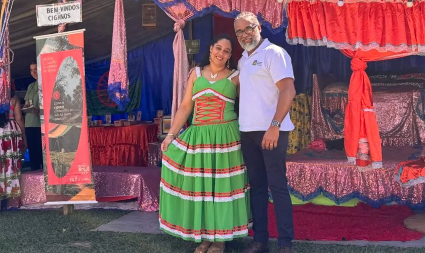 Gilmar Barbosa e a esposa Jádi. (Foto: Reprodução/Junta de Missões Nacionais)