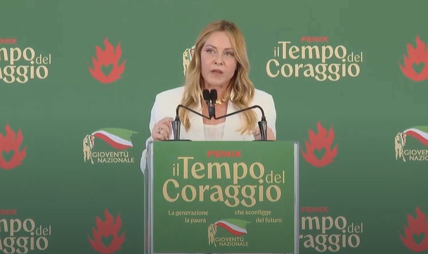 Giorgia Meloni durante discurso no Fenix, evento da Gioventù Nazionale, na Itália. (Captura de tela/Reuters)