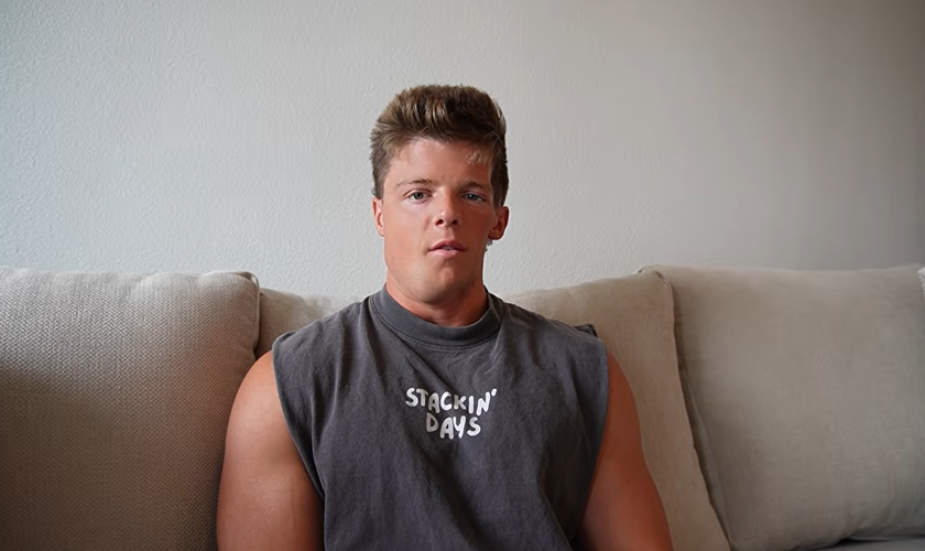 Dylan Mandell testemunhando sobre sua fé. (Foto: Reprodução/YouTube/Dylan Mandell)