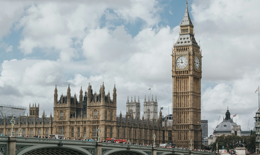 O Parlamento do Reino Unido rejeitou a legalização do suicídio assistido. (Foto: Unsplash/Marcin Nowak).