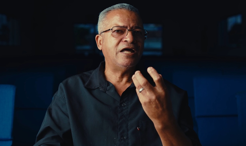 Moisés Abelho foi liberto por Jesus após anos no vício. (Foto: Reprodução/YouTube/Poder de Deus).