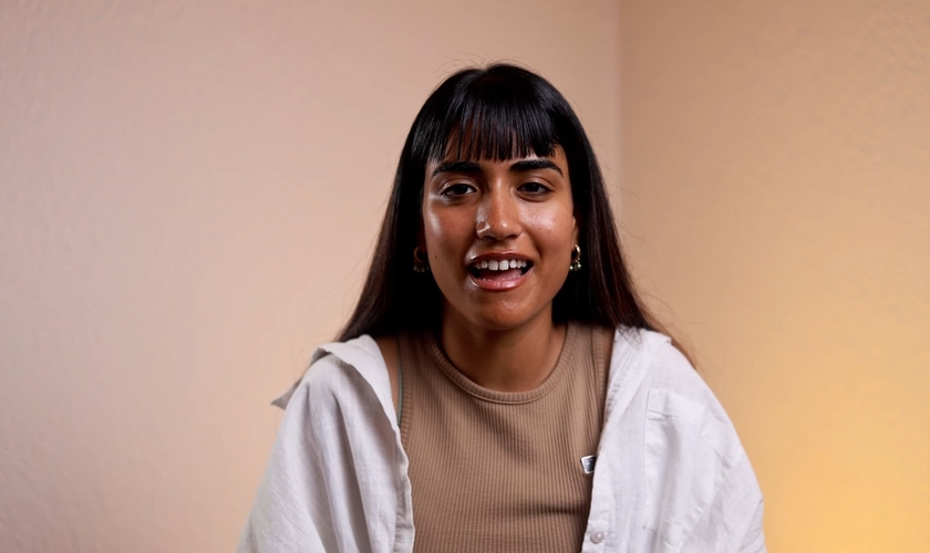 Tarania Naidoo foi salva e curada por Jesus. (Foto: Reprodução/YouTube/Redeemed Stories).