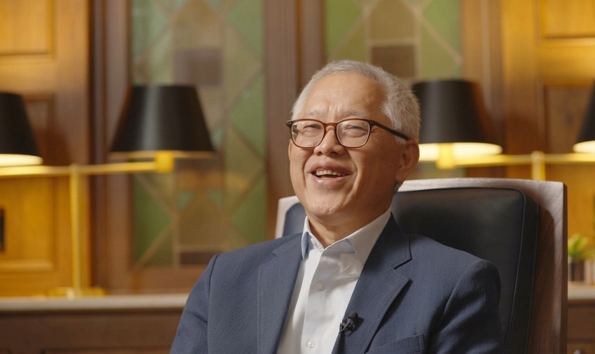 Ezra Jin enfrentou a perseguição durante anos. (Foto: Reprodução/YouTube/The Christian Post).