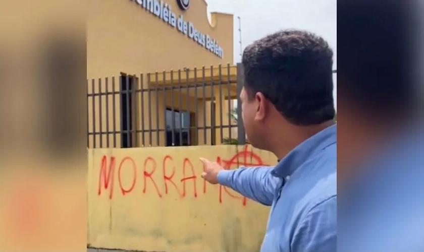 O muro da Igreja Assembleia de Deus Belém foi pichado com mensagens de ódio. (Foto: Reprodução/Instagram/jornaloargumentooficial).