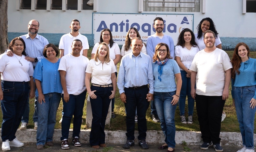 Equipe da Missão Antioquia reunida para a Conferência Missionária em celebração aos 50 anos da instituição. (Foto: Divulgação)