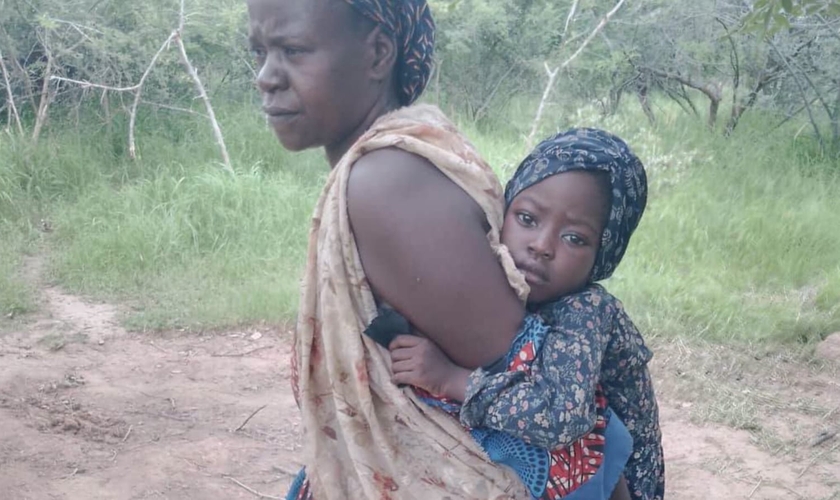 Mercy Simon e a filha foram sequestradas pelo Boko Haram. (Foto: Facebook/D English Alhaji).