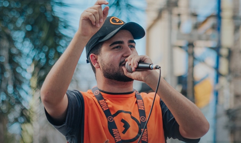 Lucas Teodoro está internado na UTI. (Foto: Instagram/avivaoficial).