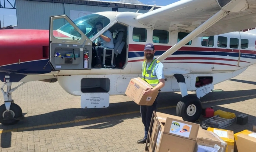 Uma avião da Mission Aviation Fellowship levou os dispositivos até o Congo. (Foto: MAF).