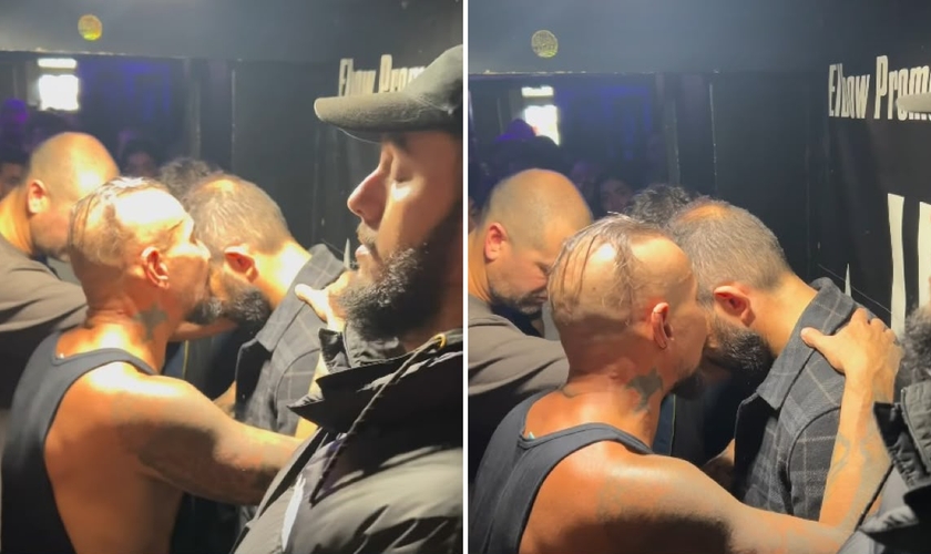 Rodolfo orando pelo homem nos bastidores da turnê. (Foto: Reprodução/Instagram/Jeferson Neto)