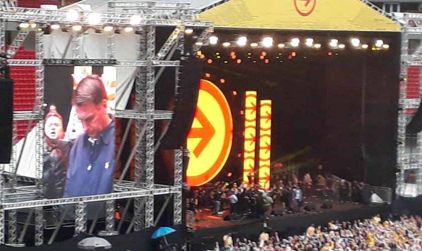 Presidente Jair Bolsonaro recebeu oração no The Send em Brasília. (Foto: Reprodução/Instagram/Dayse Barbosa)