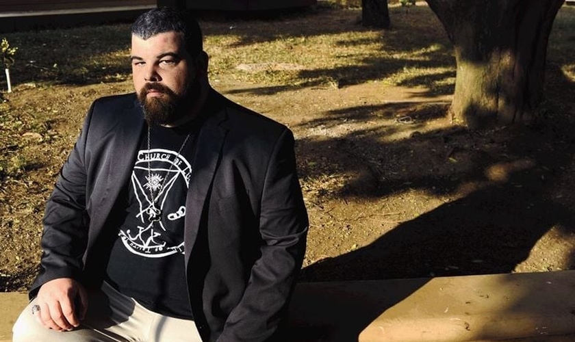 Jacob McKelvy decidiu renunciar seus laços com as trevas e se render a Cristo. (Foto: Reprodução)