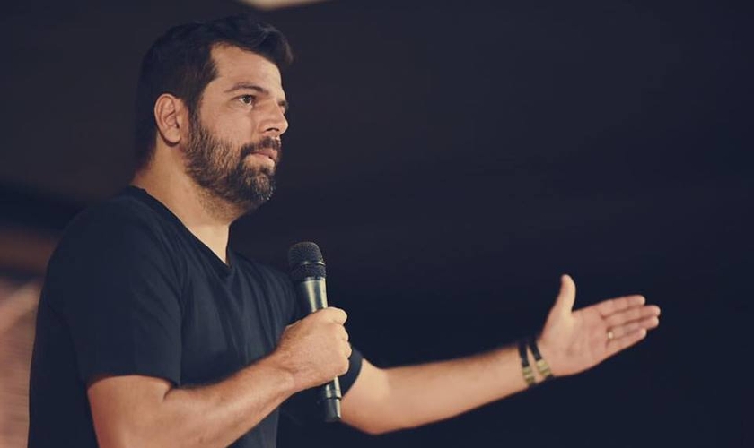 O pastor Gustavo Paiva compartilhou verdades que têm feito parte de sua jornada. (Foto: Reprodução/Facebook)