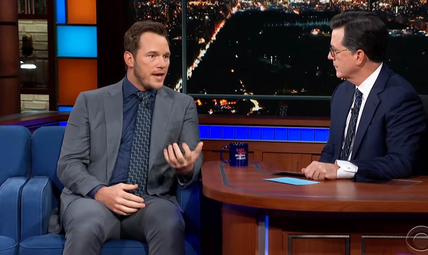Chris Pratt falou sobre sua fé cristã em entrevista no talk show The Late Show com Stephen Colbert. (Foto: Reprodução/CBS)