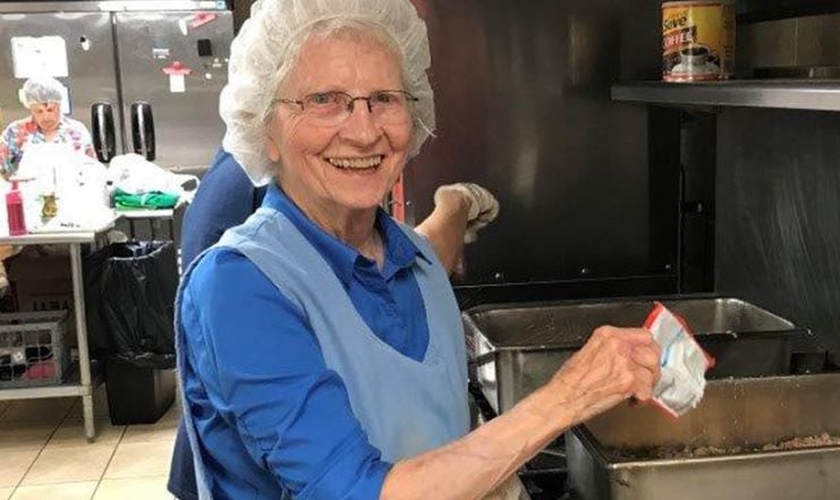 Phyllis Harper, de 88 anos, é conhecida em sua igreja por cozinhar para os necessitados. (Foto: AG News)