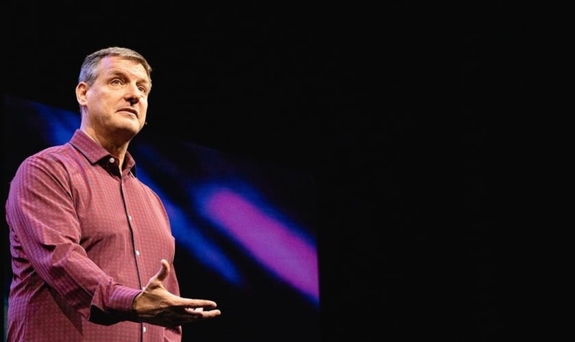 O pastor Todd Wagner confessou o pecado do orgulho diante da igreja. (Foto: Watermark Community Church)