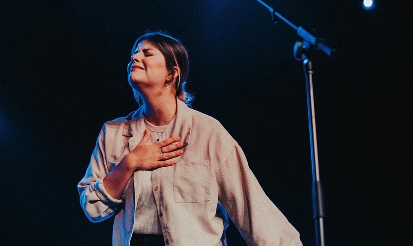 Atualmente, Laura é líder de adoração no Christ For The Nations Institute. (Foto: Instagram/Laura Souguellis)