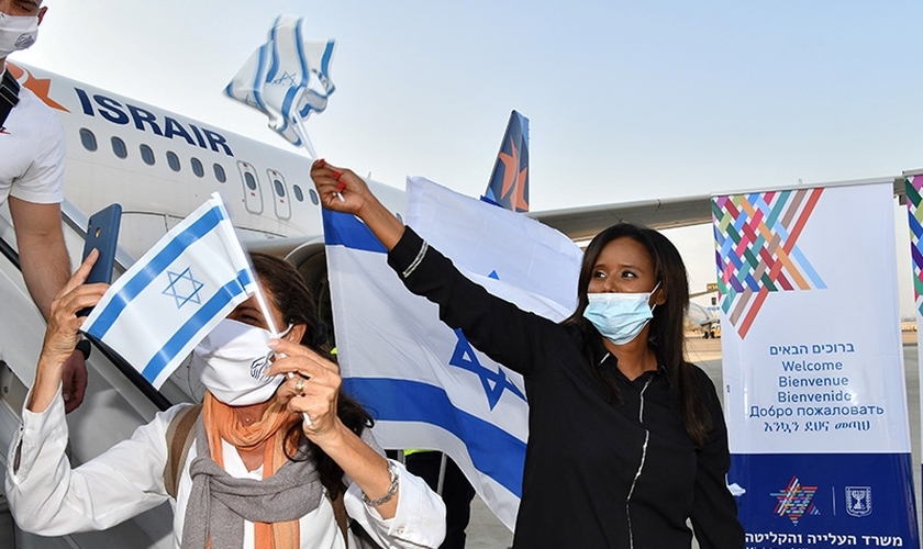Imigrantes judeus chegam a Israel. (Foto: Governo de Israel)