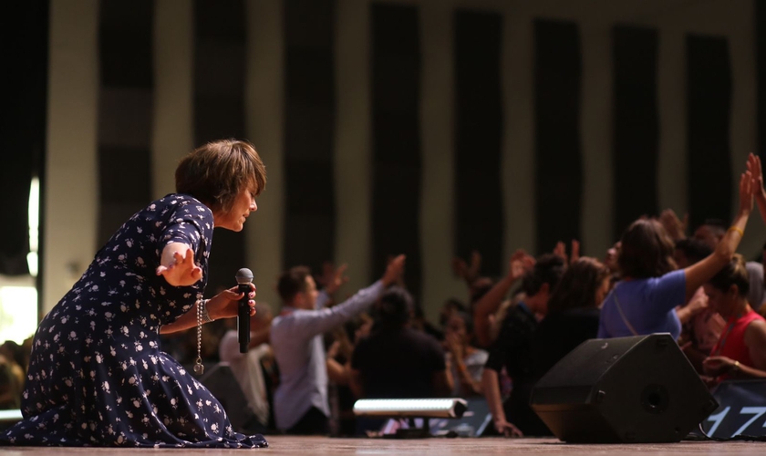 Kim Maas na conferência Voz dos Apóstolos 2022. (Foto: Global Awakening Brasil)