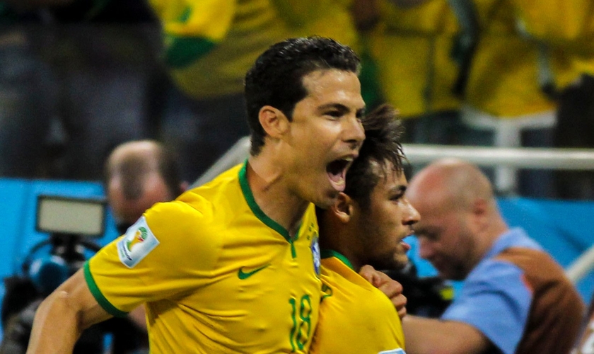 Hernanes no primeiro jogo da Copa do Mundo de 2014. (Foto: Wikimedia Commons/copa2014.gov.br)