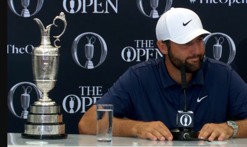 Scottie Scheffler em coletiva de imprensa após vencer o British Open. (Captura de tela/PGA Tour)