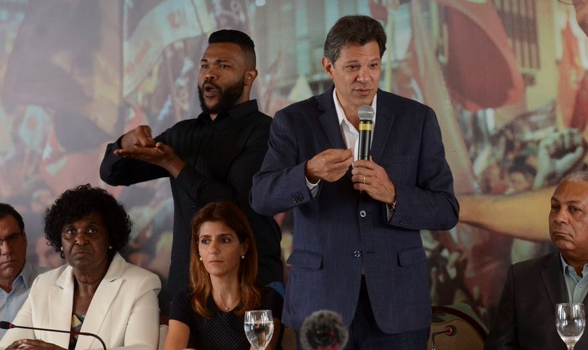 Fernando Haddad (PT) participou de um evento com pastores na última segunda-feira (18). (Foto: Agência Brasil)