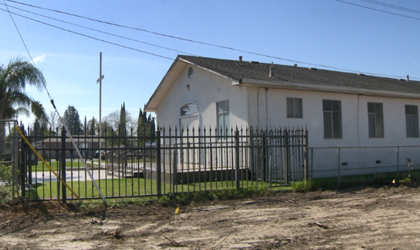 Em parceria com o governo, a igreja St. Paul Church of God terá alojamentos para os sem-teto. (Foto: KCRA)