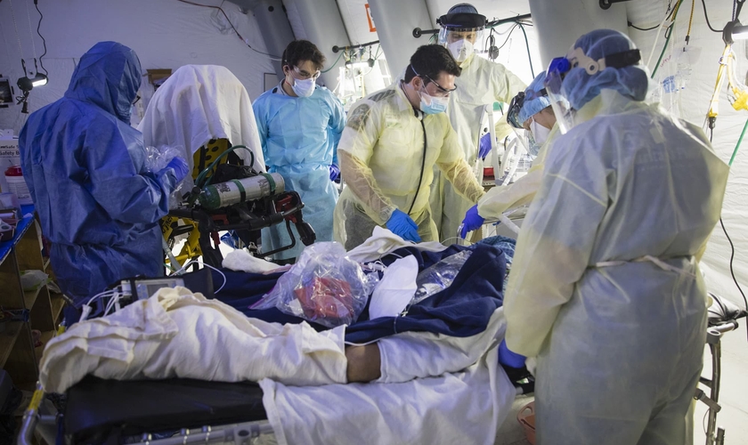Profissionais de saúde se prontificam a manter rodízio para atender pacientes com Covid-19 em hospital de Campanha da Samaritan's Purse. (Foto: Samaritan's Purse)