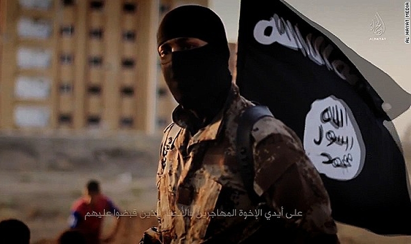 Chegando na igreja do pastor Thomas, a fim de cumprir uma missão dada pelo grupo terrorista, Mohammed entrou em conflitos internos. (Foto: Reprodução)