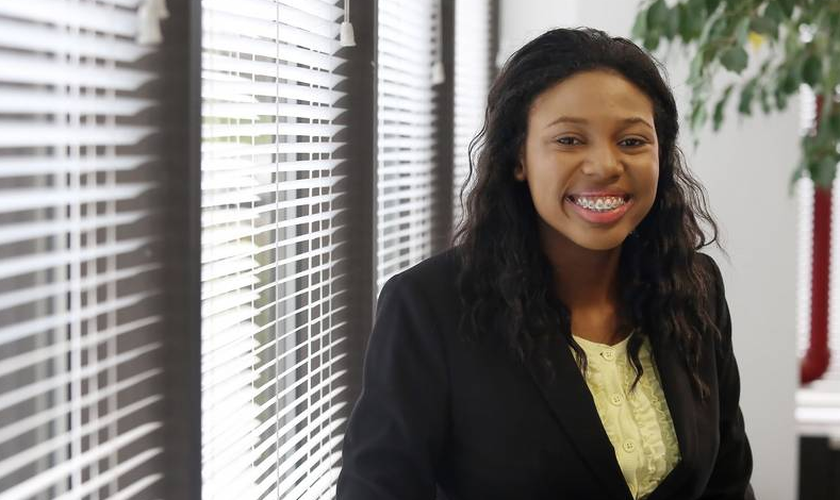 Thessalonika Arzu-Embry pretende iniciar um programa de doutorado aos 17 anos. (Foto: Reprodução/Daily Herald)